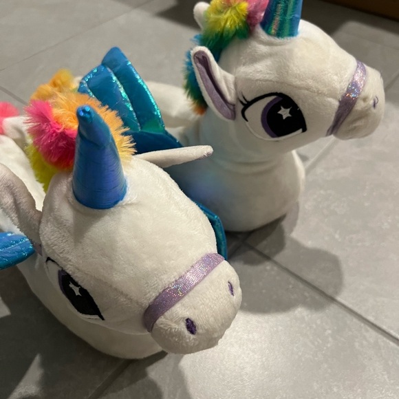 Unicorn slippers - Picture 3 of 4
